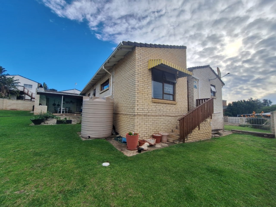 3 Bedroom Property for Sale in Wavecrest Eastern Cape